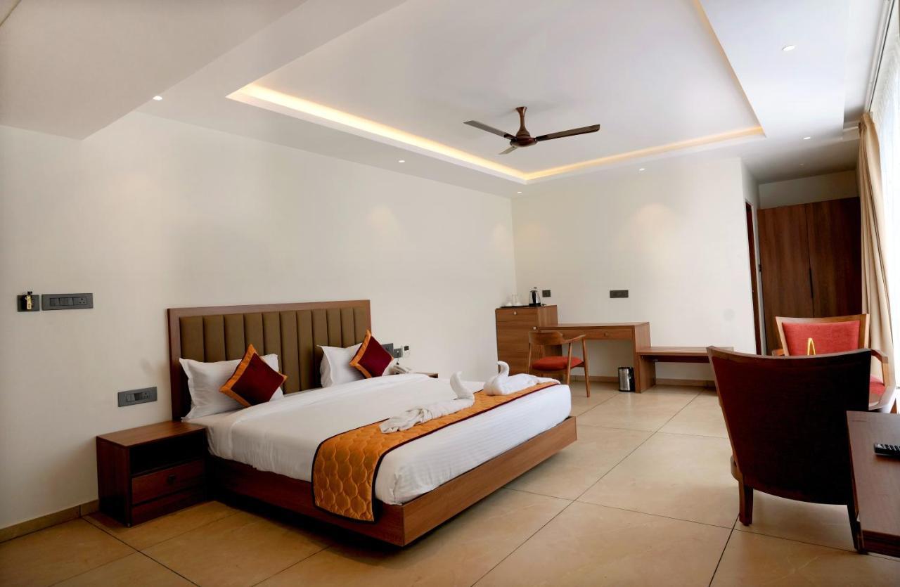Bluemist Resorts Athirappilly Exterior photo