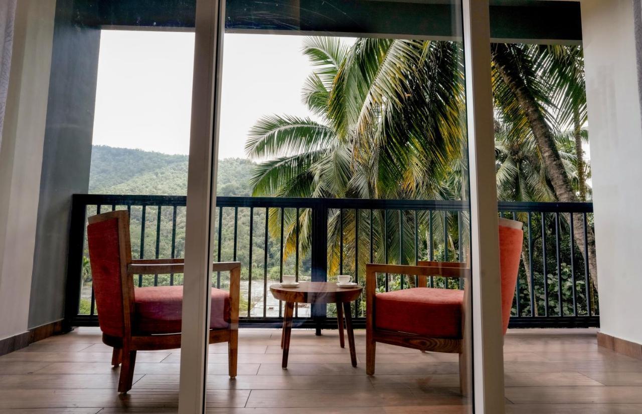 Bluemist Resorts Athirappilly Exterior photo