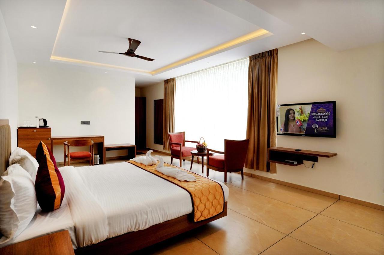 Bluemist Resorts Athirappilly Exterior photo