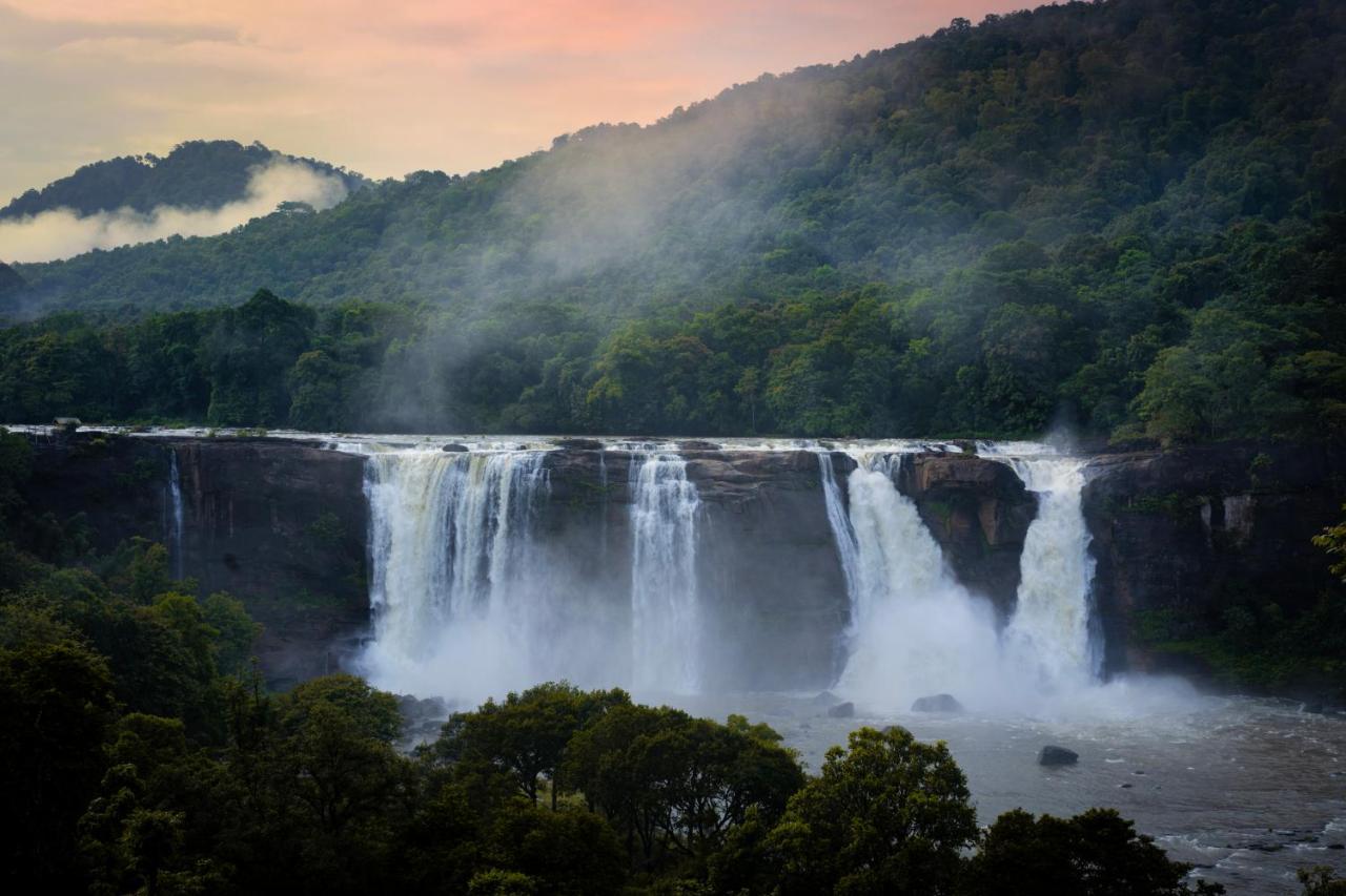 Bluemist Resorts Athirappilly Exterior photo